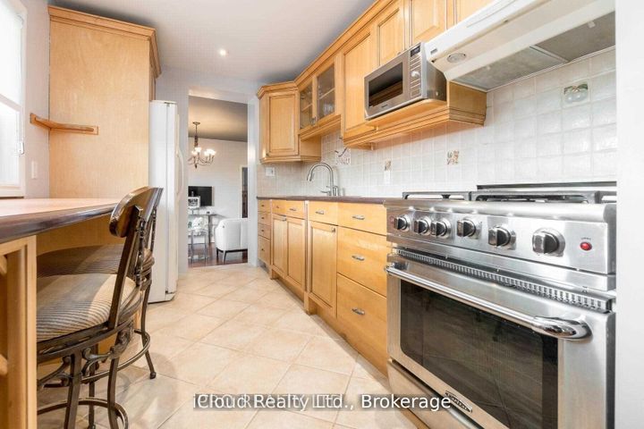 Photo 8 at 18 Sunset Boulevard, Brampton West, Brampton