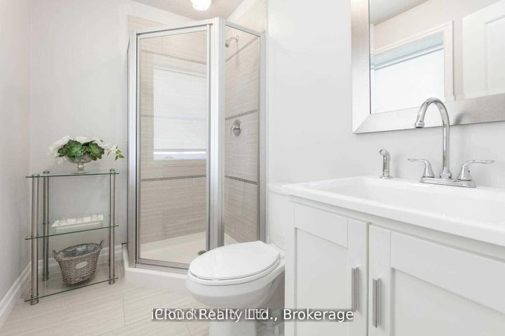 Photo 23 at 18 Sunset Boulevard, Brampton West, Brampton