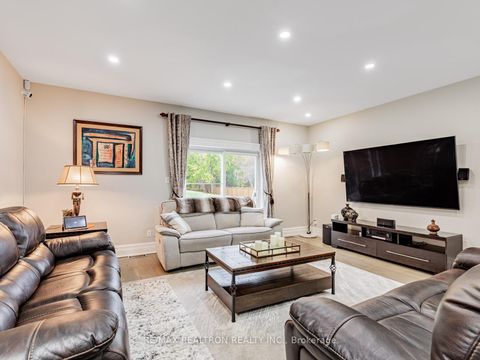 Photo 10 at 33 Carolwood Crescent, Rouge River Estates, Markham