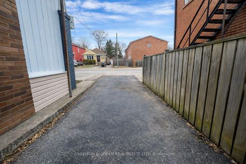 Photo 7 at 154 Glebemount Avenue, East York, Toronto