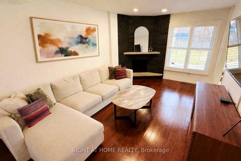 Photo 2 at 94 Afton Crescent, Maple, Vaughan