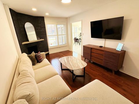 Photo 3 at 94 Afton Crescent, Maple, Vaughan