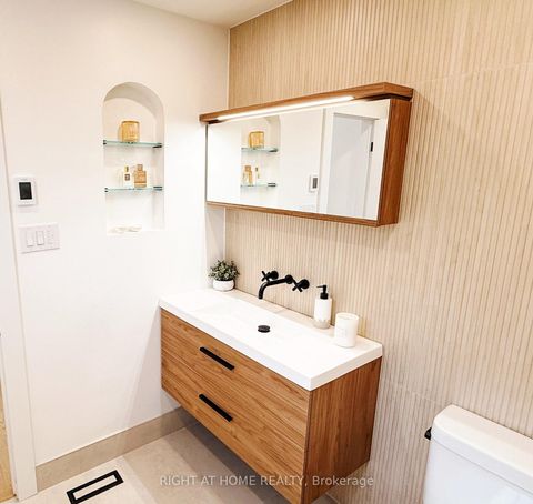 Photo 13 at 94 Afton Crescent, Maple, Vaughan