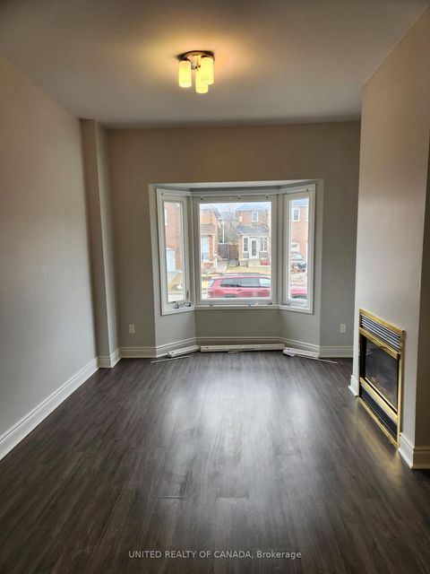 Photo 4 at 110 Dunoon Drive, Maple, Vaughan