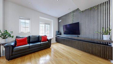 Photo 2 at 56 - 15 Old Colony Road, Oak Ridges Lake Wilcox, Richmond Hill