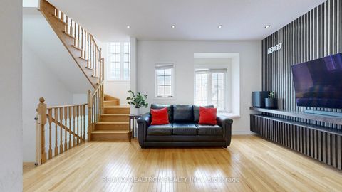 Photo 3 at 56 - 15 Old Colony Road, Oak Ridges Lake Wilcox, Richmond Hill