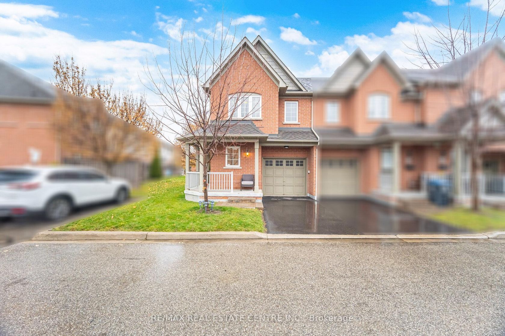 112 - 3150 Erin Centre Boulevard, Churchill Meadows, Mississauga by Loree Meneguzzi Real Estate 112 - 3150 Erin Centre Boulevard, Churchill Meadows, Mississauga