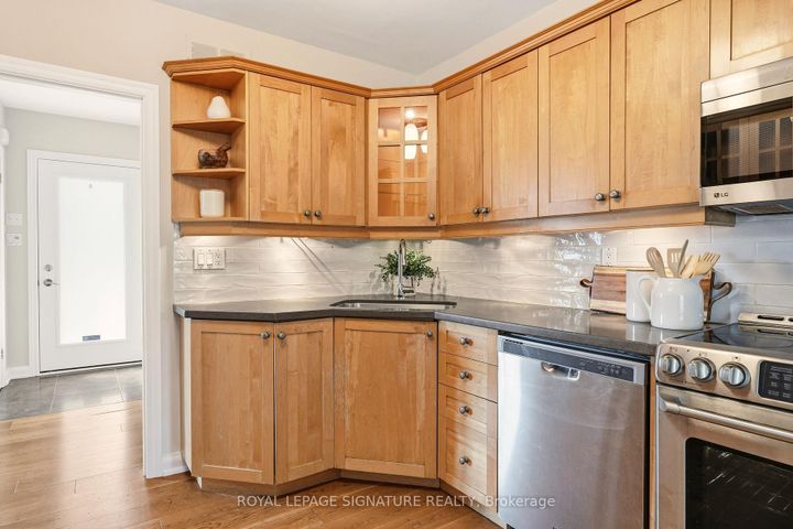 Photo 8 at 45 Crescent Road, CO Central, Oakville