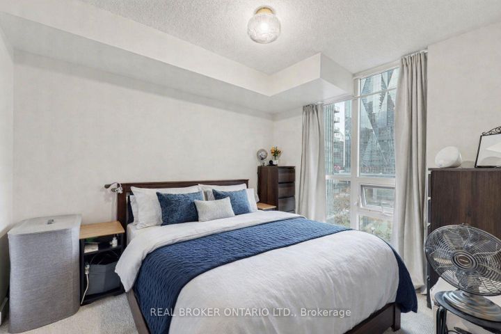 Photo 9 at 911 - 12 Yonge Street, Waterfront Communities C1, Toronto