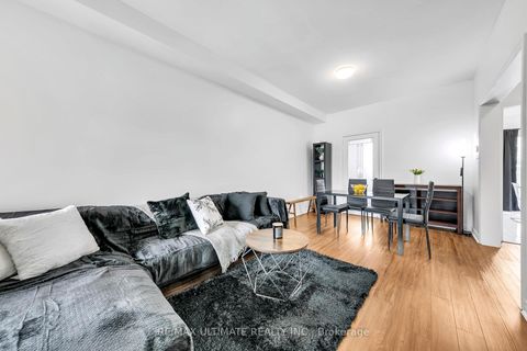 Photo 5 at 8 Kinney Gate, Maple, Vaughan