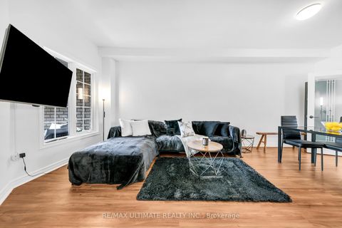 Photo 6 at 8 Kinney Gate, Maple, Vaughan