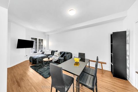 Photo 8 at 8 Kinney Gate, Maple, Vaughan