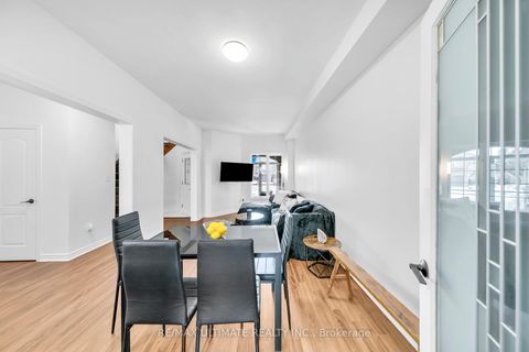 Photo 9 at 8 Kinney Gate, Maple, Vaughan