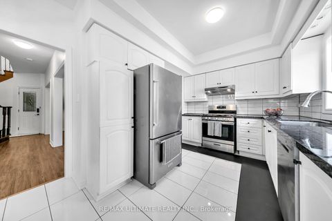 Photo 11 at 8 Kinney Gate, Maple, Vaughan