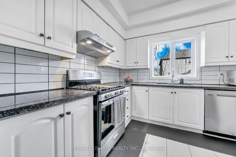 Photo 12 at 8 Kinney Gate, Maple, Vaughan