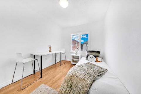 Photo 24 at 8 Kinney Gate, Maple, Vaughan