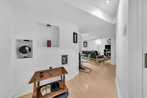 Photo 33 at 8 Kinney Gate, Maple, Vaughan