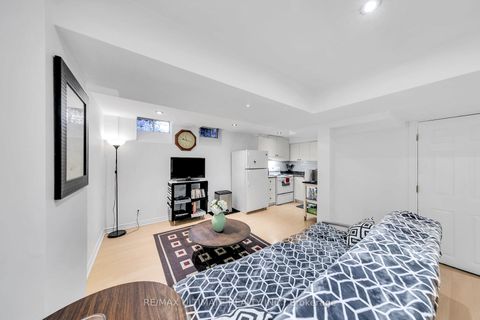 Photo 36 at 8 Kinney Gate, Maple, Vaughan