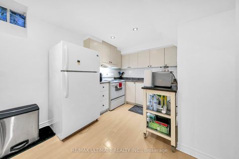 Photo 37 at 8 Kinney Gate, Maple, Vaughan