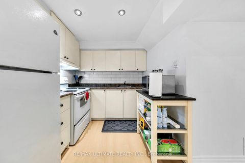 Photo 38 at 8 Kinney Gate, Maple, Vaughan