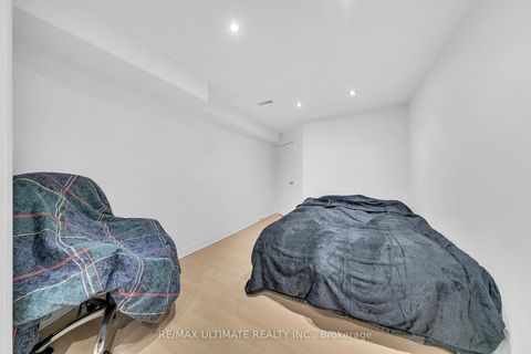 Photo 39 at 8 Kinney Gate, Maple, Vaughan