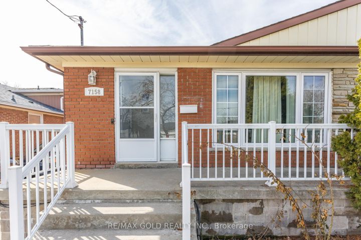 Photo 3 at 7158 Harwick Drive, Malton, Mississauga