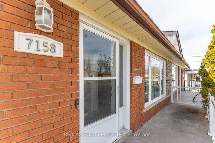 Photo 4 at 7158 Harwick Drive, Malton, Mississauga