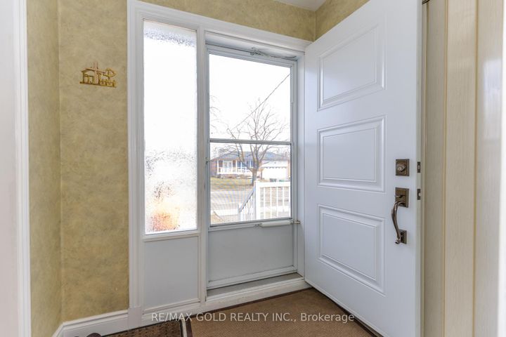 Photo 5 at 7158 Harwick Drive, Malton, Mississauga