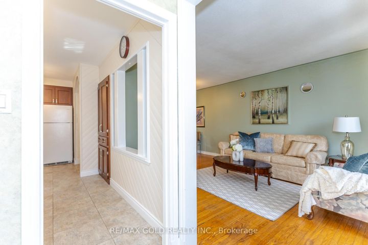 Photo 6 at 7158 Harwick Drive, Malton, Mississauga