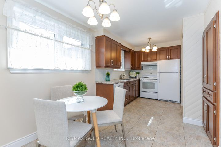 Photo 7 at 7158 Harwick Drive, Malton, Mississauga