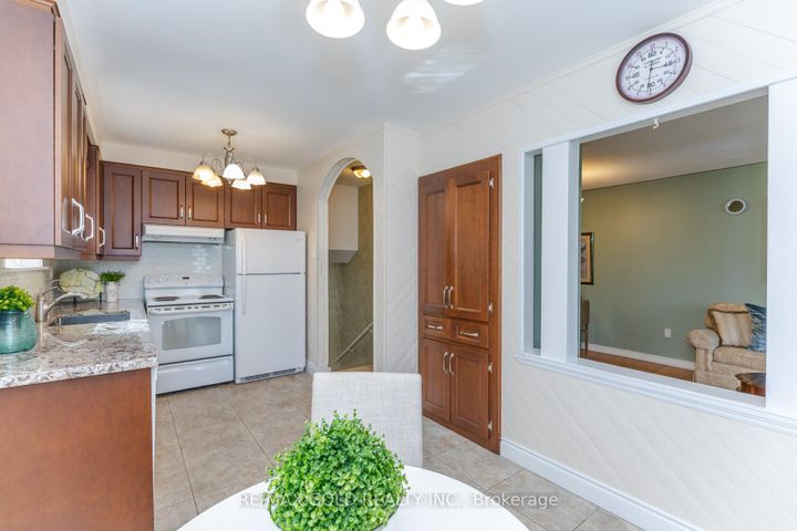 Photo 8 at 7158 Harwick Drive, Malton, Mississauga