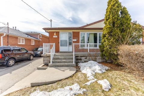 Photo 1 at 7158 Harwick Drive, Malton, Mississauga