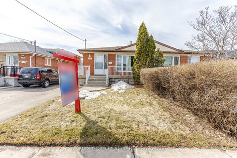 Photo 2 at 7158 Harwick Drive, Malton, Mississauga