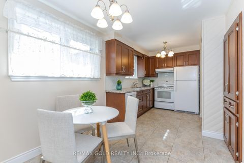 Photo 7 at 7158 Harwick Drive, Malton, Mississauga