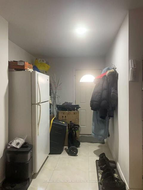 Photo 6 at 4 Longbow Square, Steeles, Toronto