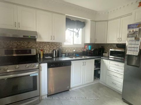 Photo 7 at 4 Longbow Square, Steeles, Toronto