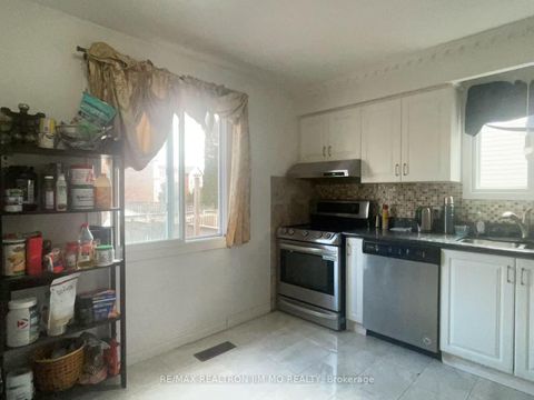 Photo 8 at 4 Longbow Square, Steeles, Toronto