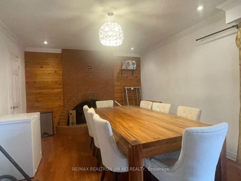 Photo 9 at 4 Longbow Square, Steeles, Toronto