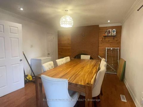 Photo 10 at 4 Longbow Square, Steeles, Toronto