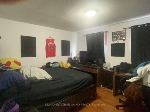 Photo 14 at 4 Longbow Square, Steeles, Toronto