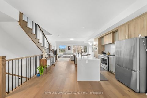 Photo 3 at 37 Persica Street, Oak Ridges, Richmond Hill