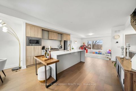 Photo 8 at 37 Persica Street, Oak Ridges, Richmond Hill