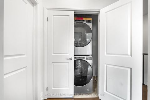 Photo 15 at 37 Persica Street, Oak Ridges, Richmond Hill