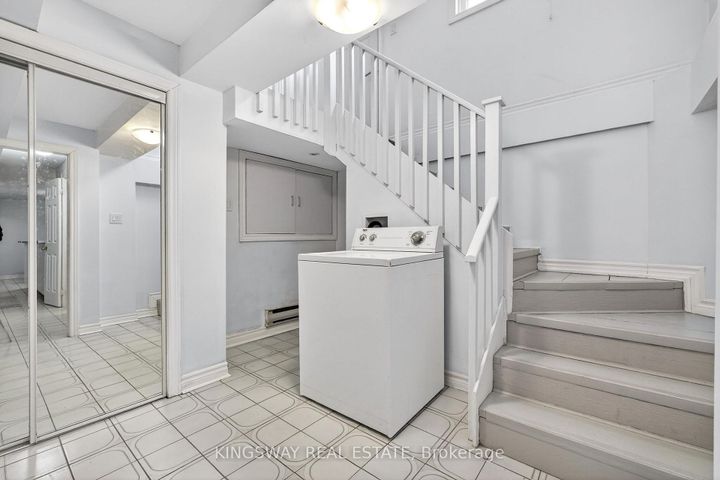 Photo 33 at 325 Salisbury Lane, London, Newmarket