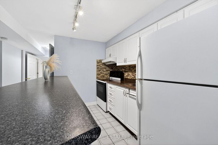 Photo 35 at 325 Salisbury Lane, London, Newmarket