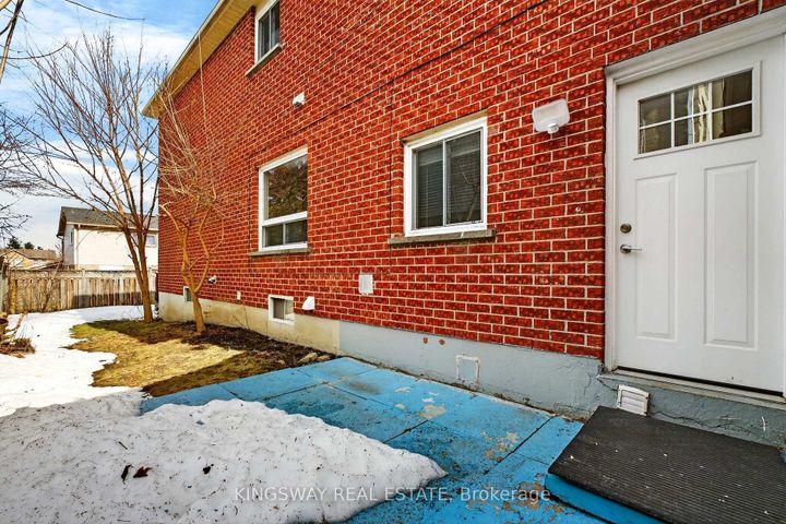 Photo 41 at 325 Salisbury Lane, London, Newmarket