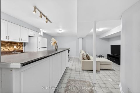 Photo 34 at 325 Salisbury Lane, London, Newmarket