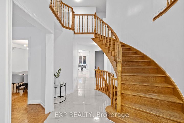 Photo 1 at 54 Holbrook Court, Unionville, Markham