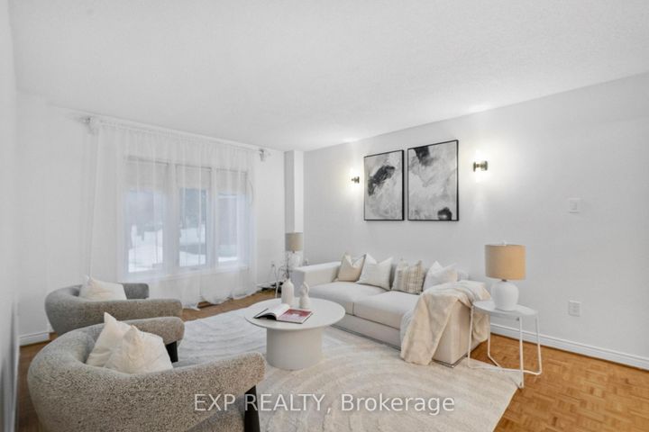 Photo 2 at 54 Holbrook Court, Unionville, Markham