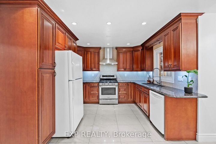 Photo 8 at 54 Holbrook Court, Unionville, Markham